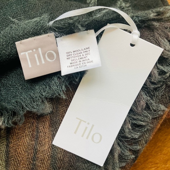 TILO Scarves Beautiful Scarf, Basket Weave is the name, wool warmth is the game. - Picture 6 of 7